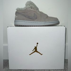 Air Jordan 1 Low SE Womens Size US 5